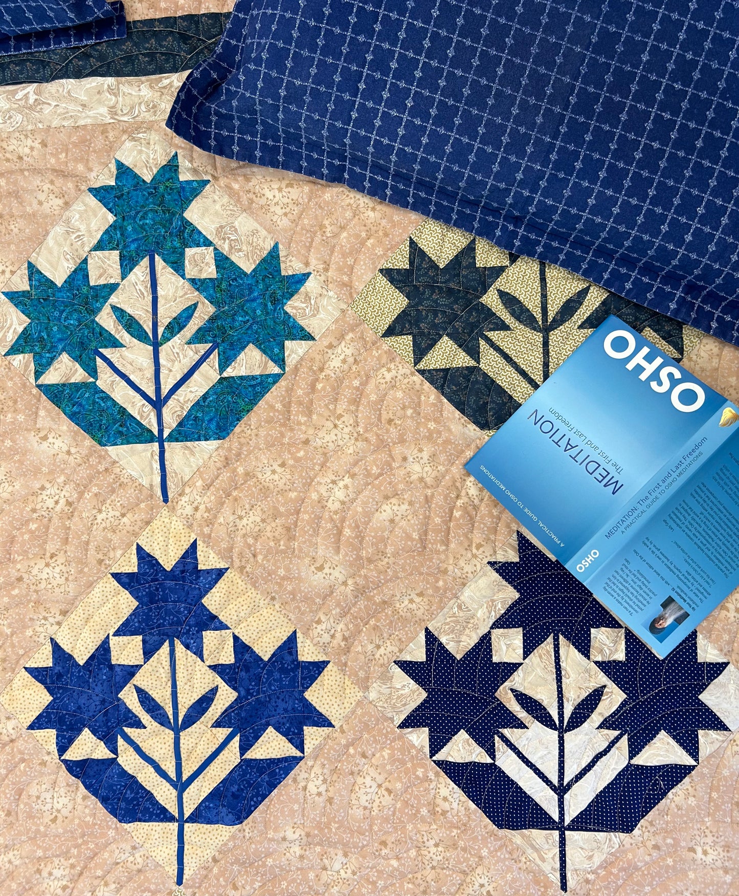 Close up of quilt showing block and fan quilting