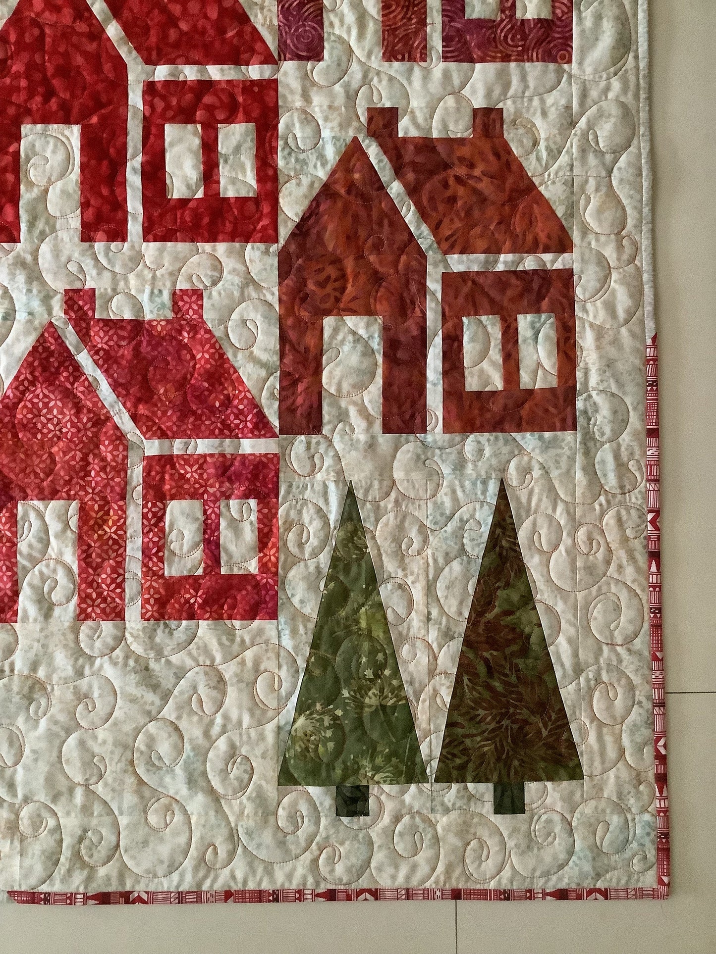 Corner of the quilt showing quilting and tree block Details