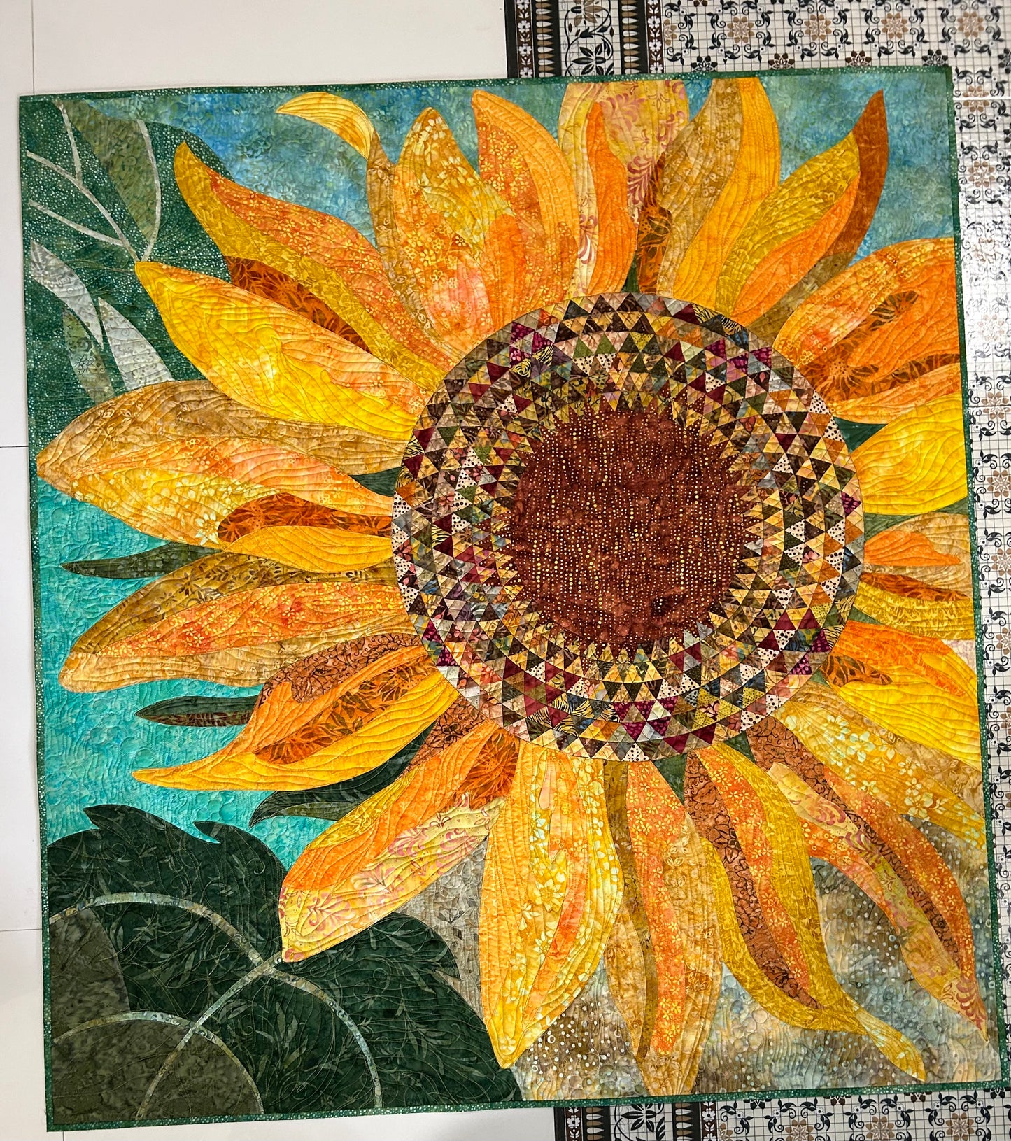 Sunflower Art quilt. Wall hanging. Wall art quilt. Contemporary flower design. Quilted art. Sunflower quilt. Art quilt sale. Room decor.