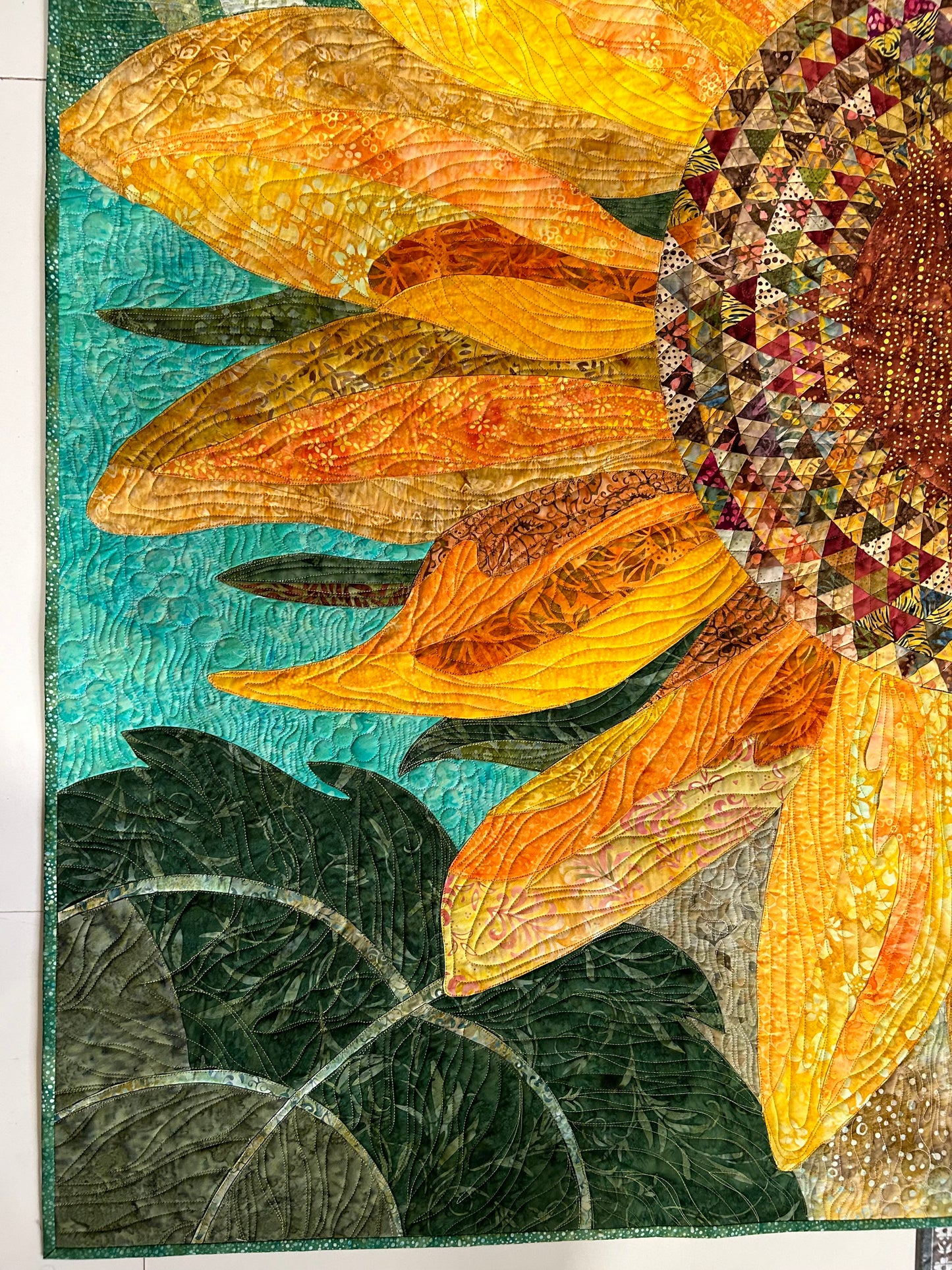 Sunflower Art quilt. Wall hanging. Wall art quilt. Contemporary flower design. Quilted art. Sunflower quilt. Art quilt sale. Room decor.