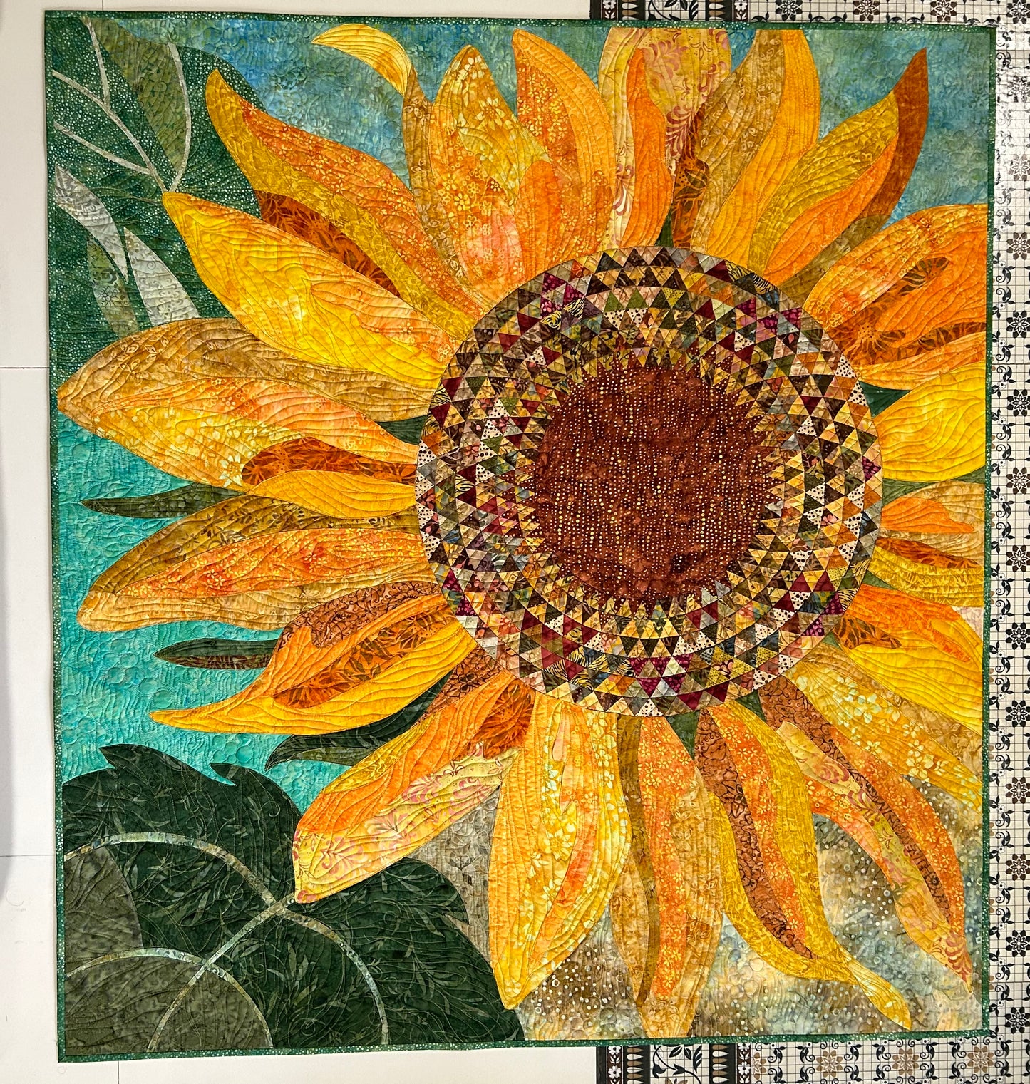 Sunflower Art quilt. Wall hanging. Wall art quilt. Contemporary flower design. Quilted art. Sunflower quilt. Art quilt sale. Room decor.