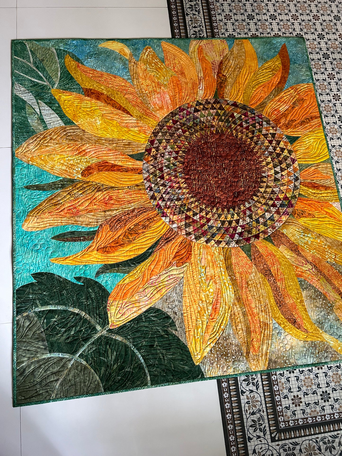 Sunflower Art quilt. Wall hanging. Wall art quilt. Contemporary flower design. Quilted art. Sunflower quilt. Art quilt sale. Room decor.