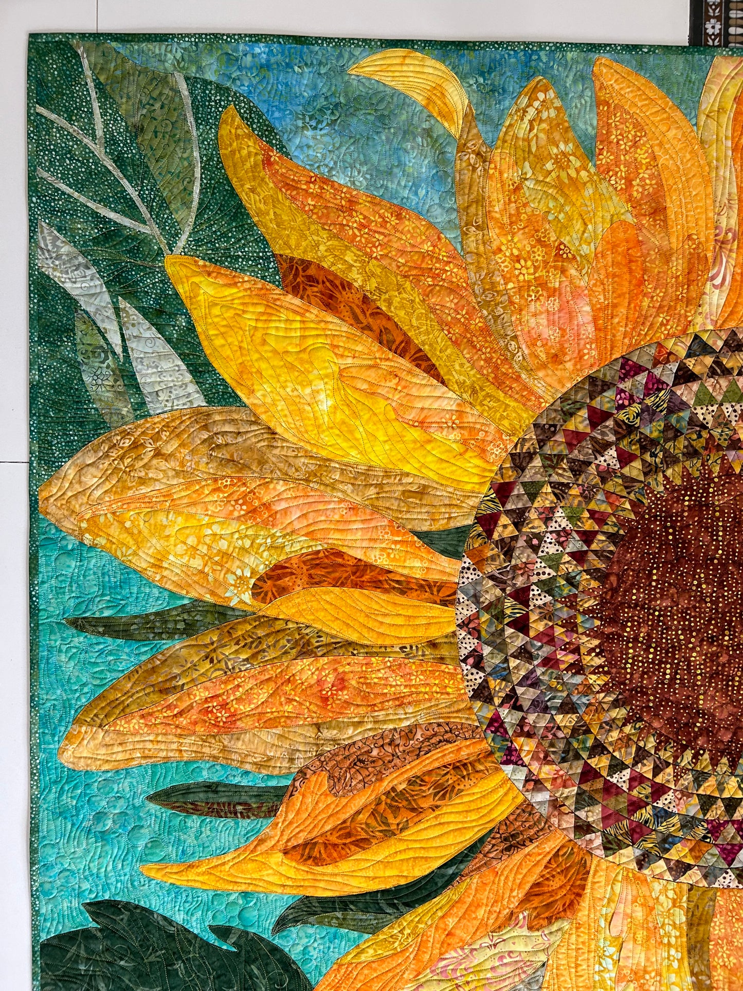 Sunflower Art quilt. Wall hanging. Wall art quilt. Contemporary flower design. Quilted art. Sunflower quilt. Art quilt sale. Room decor.