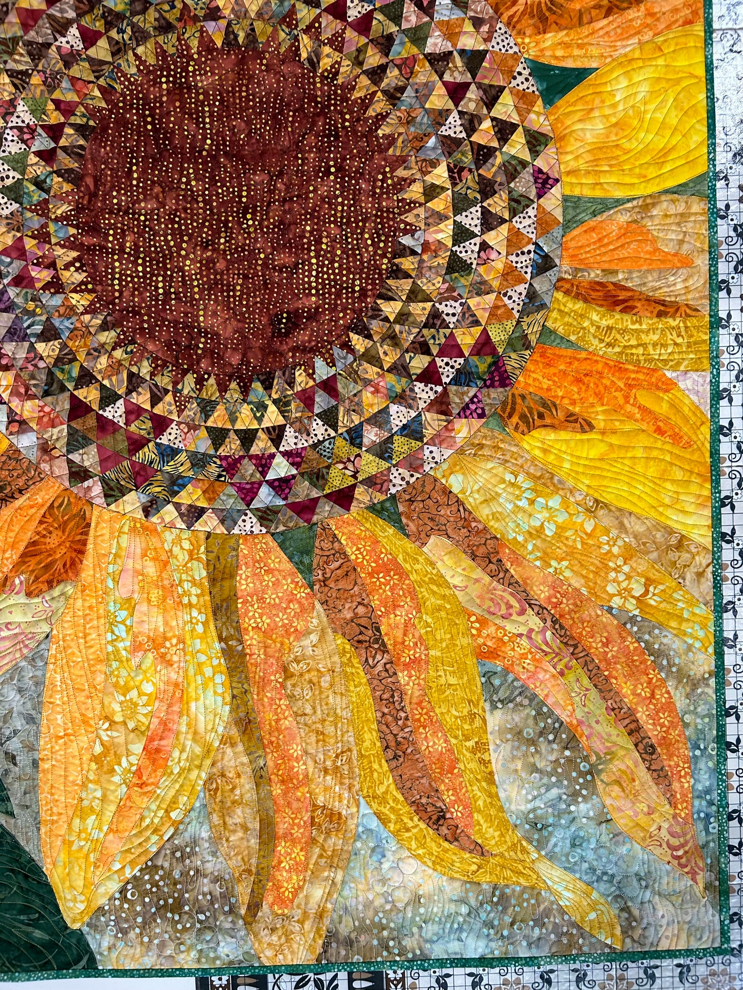 Sunflower Art quilt. Wall hanging. Wall art quilt. Contemporary flower design. Quilted art. Sunflower quilt. Art quilt sale. Room decor.