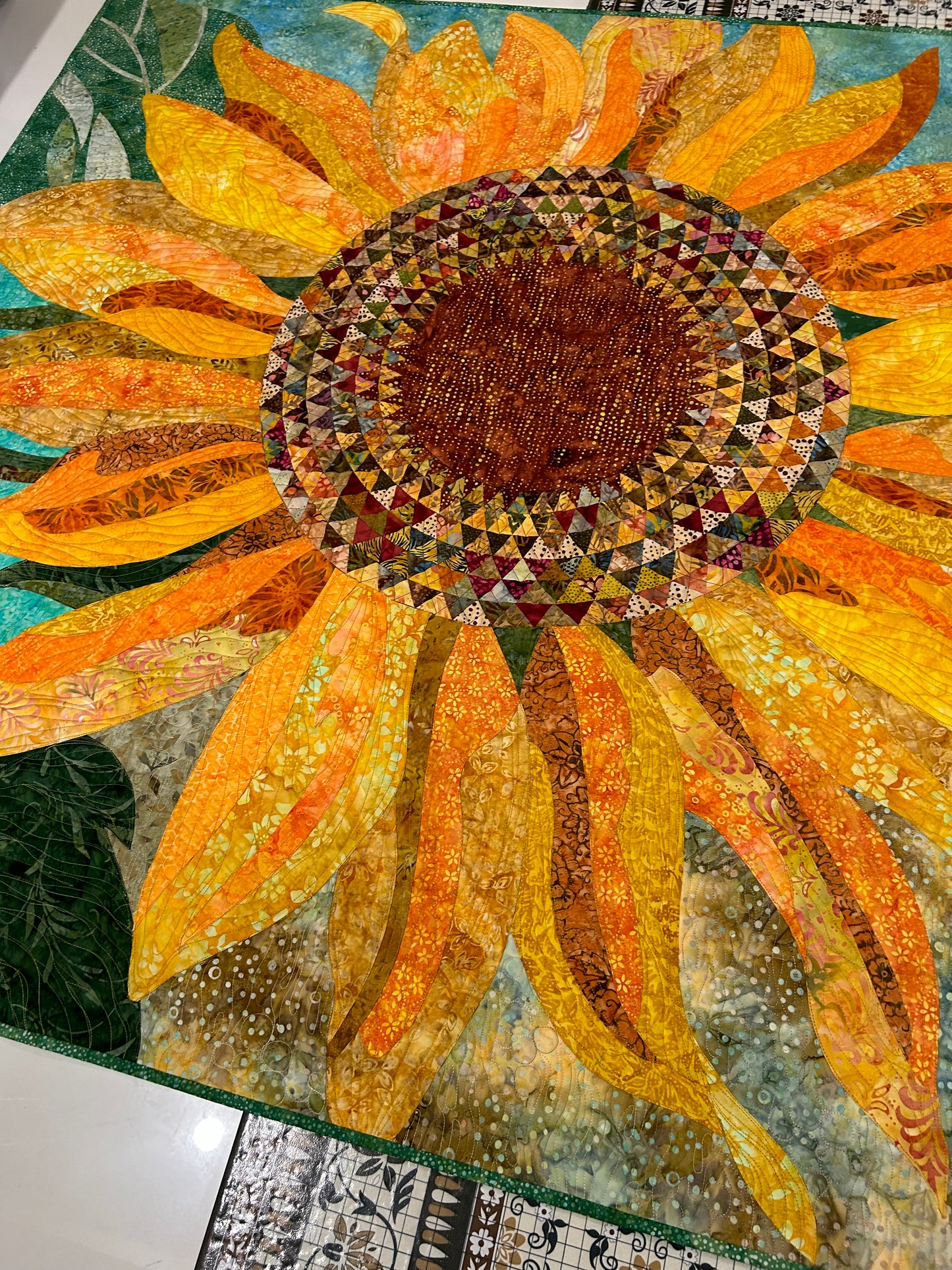 Sunflower Art quilt. Wall hanging. Wall art quilt. Contemporary flower design. Quilted art. Sunflower quilt. Art quilt sale. Room decor.