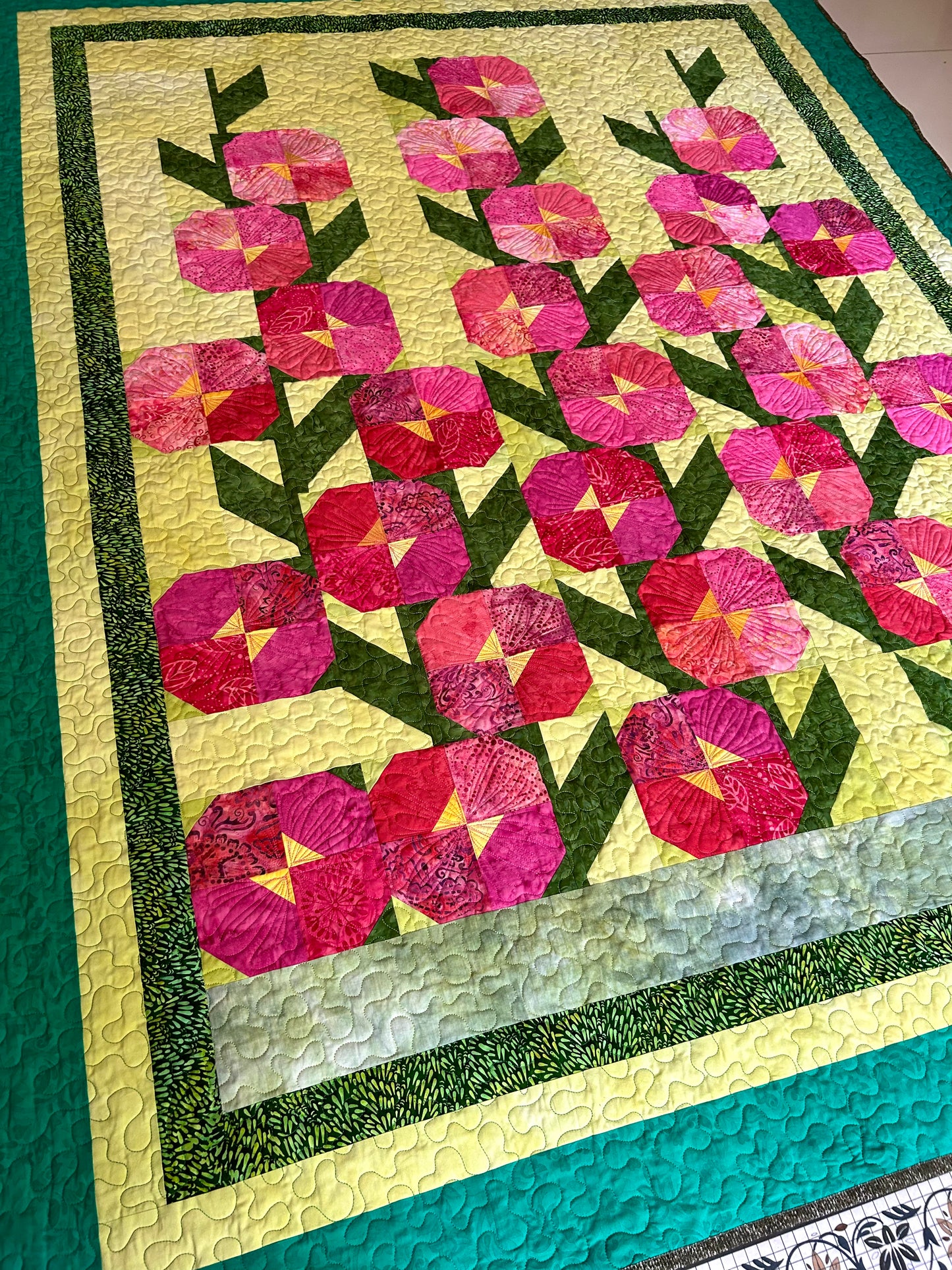 Handmade Poppies Flower Quilt – Queen Size Patchwork Quilted Bedspread