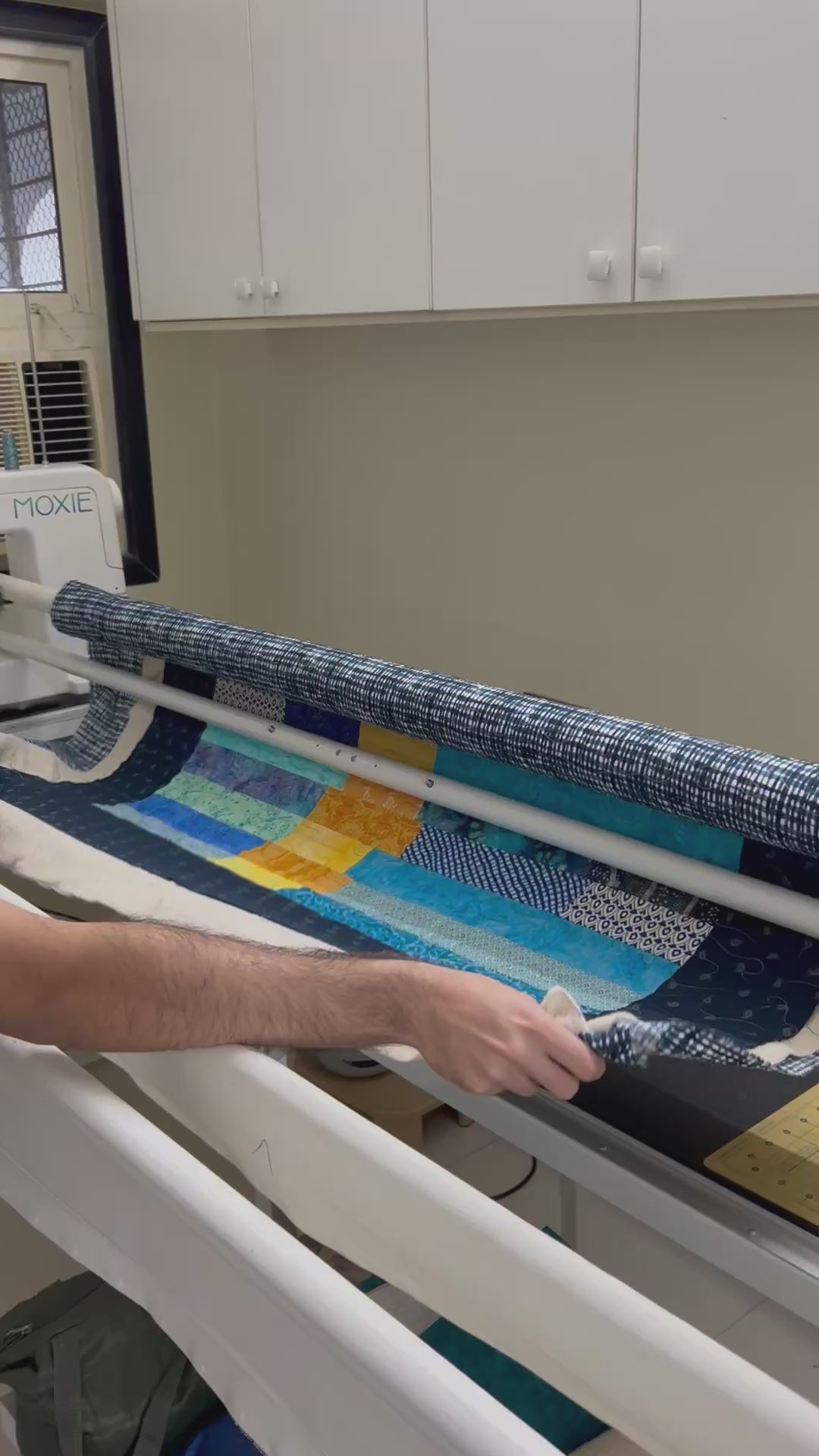 Video of making the starry night quilt on long arm quilting machine 