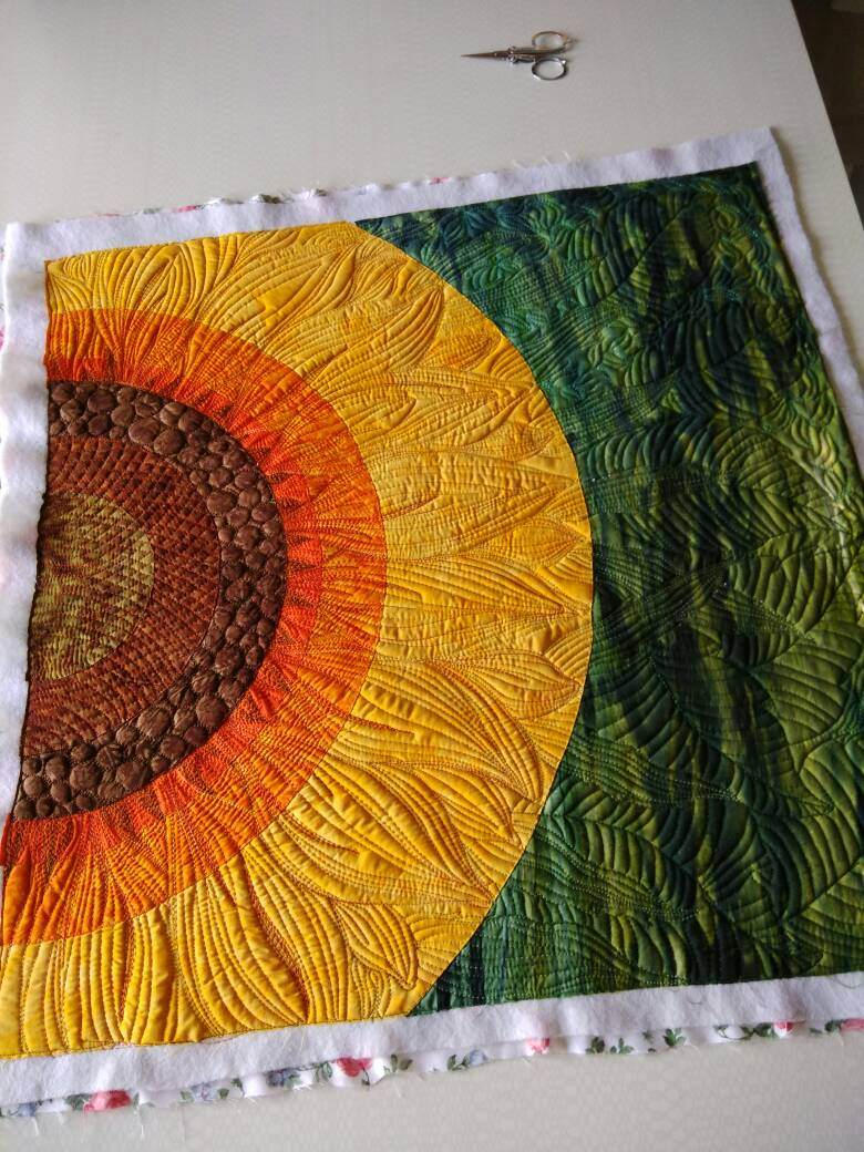 Sunflower Art quilt. Wall hanging. Wall art quilt. Contemporary flower design. Quilted art. Sunflower quilt. Art quilt sale. Room decor.