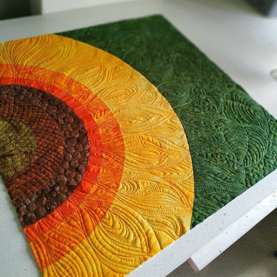 Sunflower Art quilt. Wall hanging. Wall art quilt. Contemporary flower design. Quilted art. Sunflower quilt. Art quilt sale. Room decor.