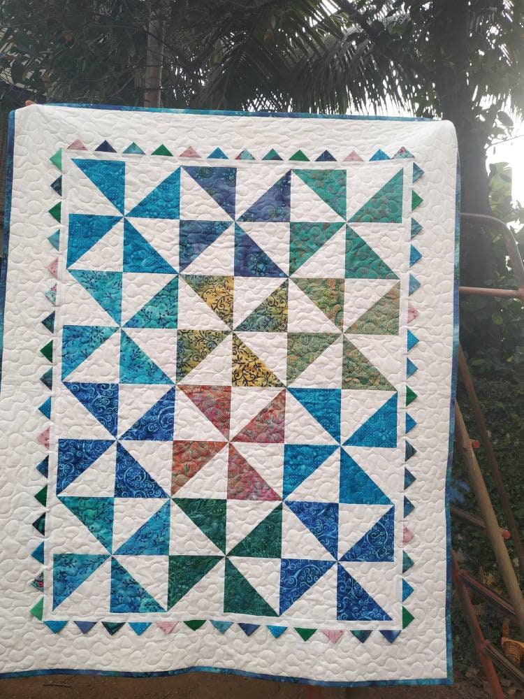 Pinwheel baby quilt full image